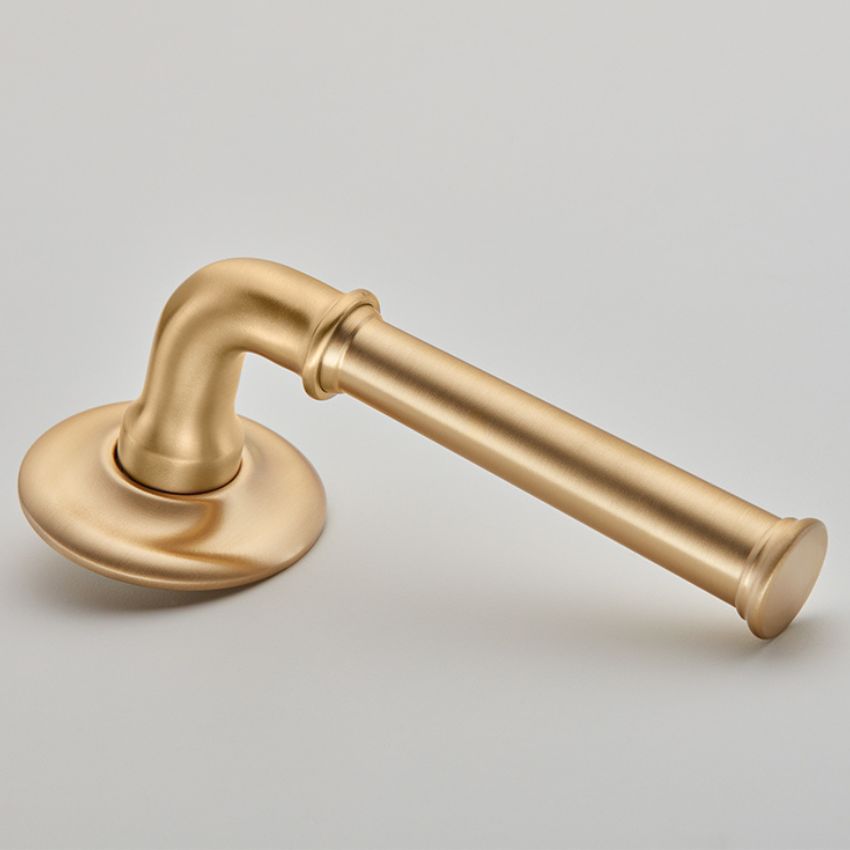 7020_Grace Lever on Arc Covered Rose_SB.jpg
